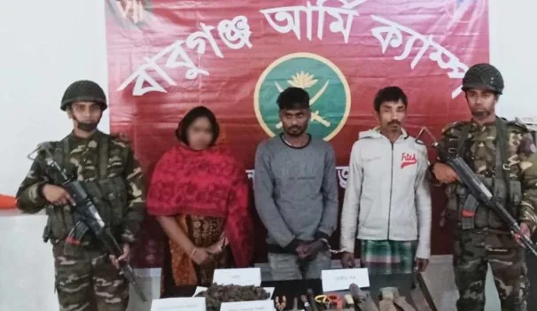 বরিশালে মাদক ও অস্ত্রসহ স্বামী-স্ত্রী গ্রেপ্তার